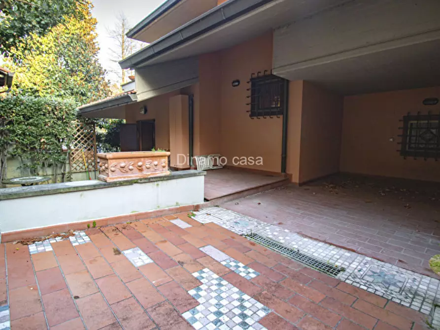 Immagine 39 di Villa in vendita  a Prato