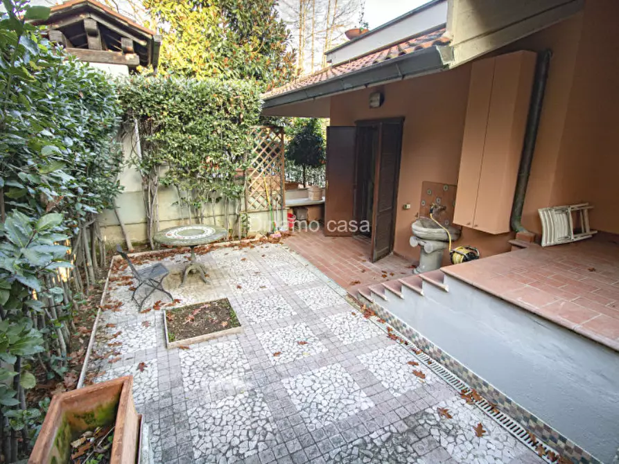 Immagine 40 di Villa in vendita  a Prato