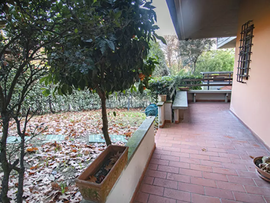 Immagine 41 di Villa in vendita  a Prato