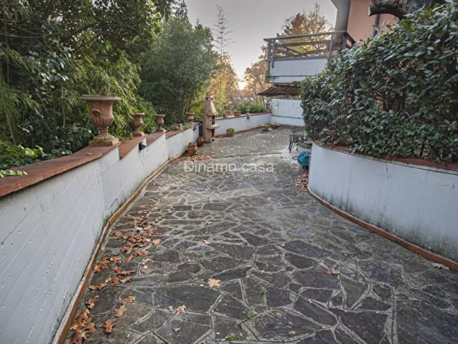 Immagine 42 di Villa in vendita  a Prato