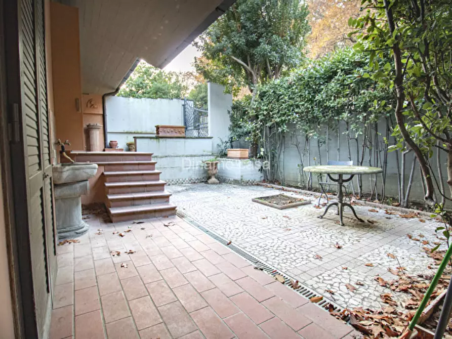 Immagine 43 di Villa in vendita  a Prato