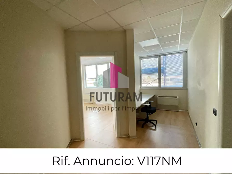Immagine 1 di Ufficio in vendita  in via longhin 1 a Padova