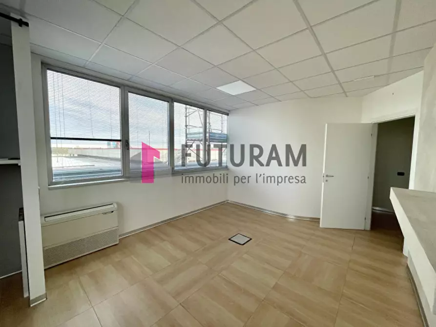 Immagine 3 di Ufficio in vendita  in via longhin 1 a Padova