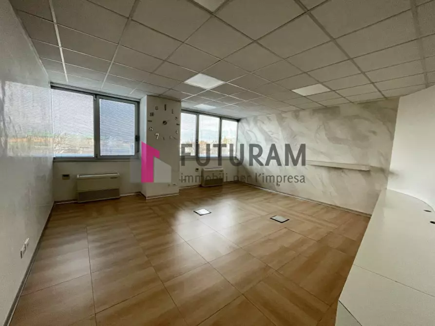 Immagine 8 di Ufficio in affitto  in via longhin 1 a Padova