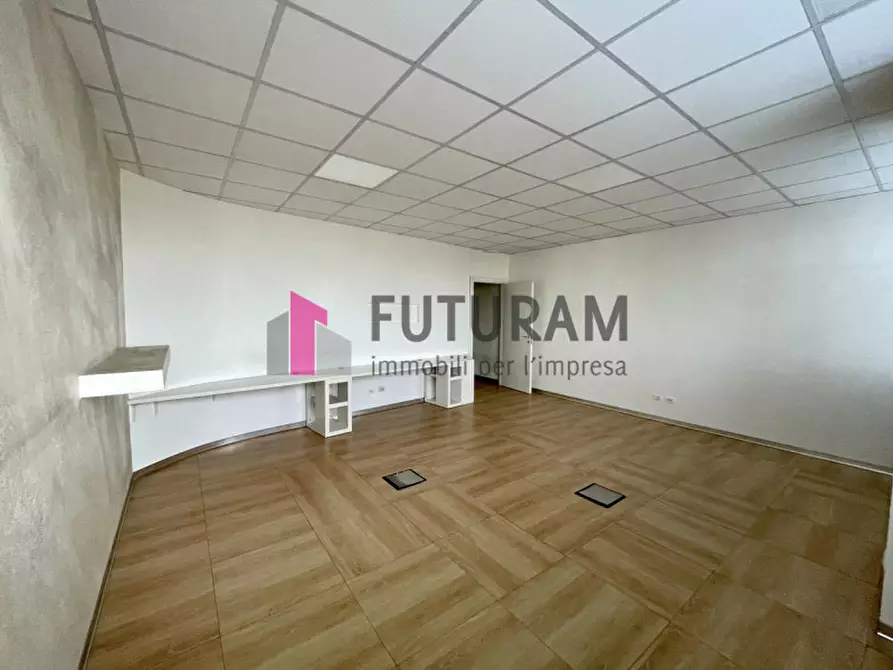 Immagine 11 di Ufficio in affitto  in via longhin 1 a Padova