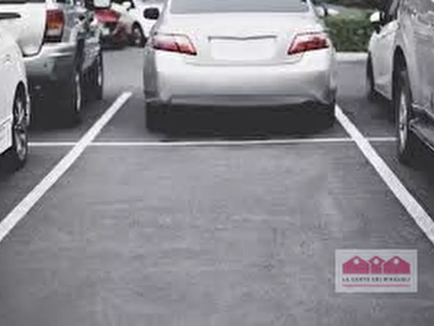 Immagine 1 di Posto auto in affitto  in Via Zamenhof a Vicenza