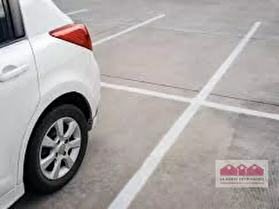 Immagine 4 di Posto auto in affitto  in Via Zamenhof a Vicenza