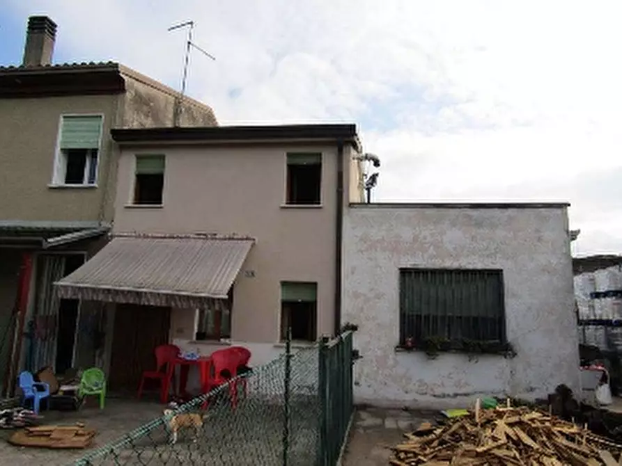 Immagine 1 di Casa indipendente in vendita  in VIA ALEARDO ALEARDI 170 a Castagnaro