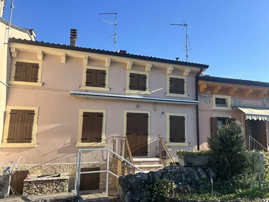 Immagine 1 di Villetta a schiera in vendita  in via segorte a Verona