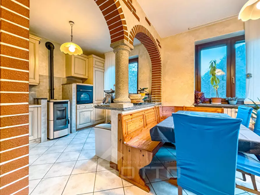 Immagine 2 di Villa in vendita  in Via per Doccio, 10 a Varallo