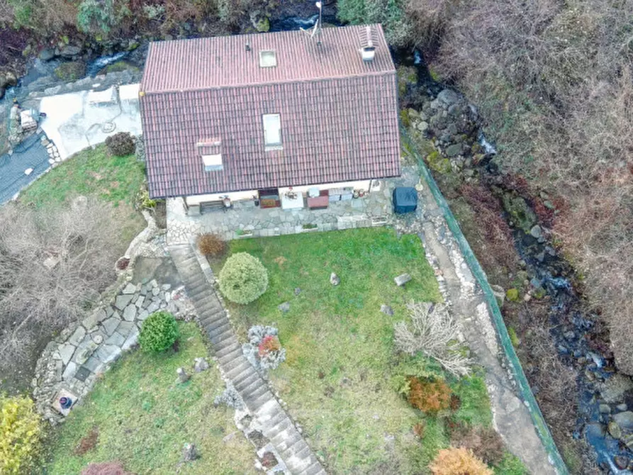 Immagine 3 di Villa in vendita  in Via per Doccio, 10 a Varallo