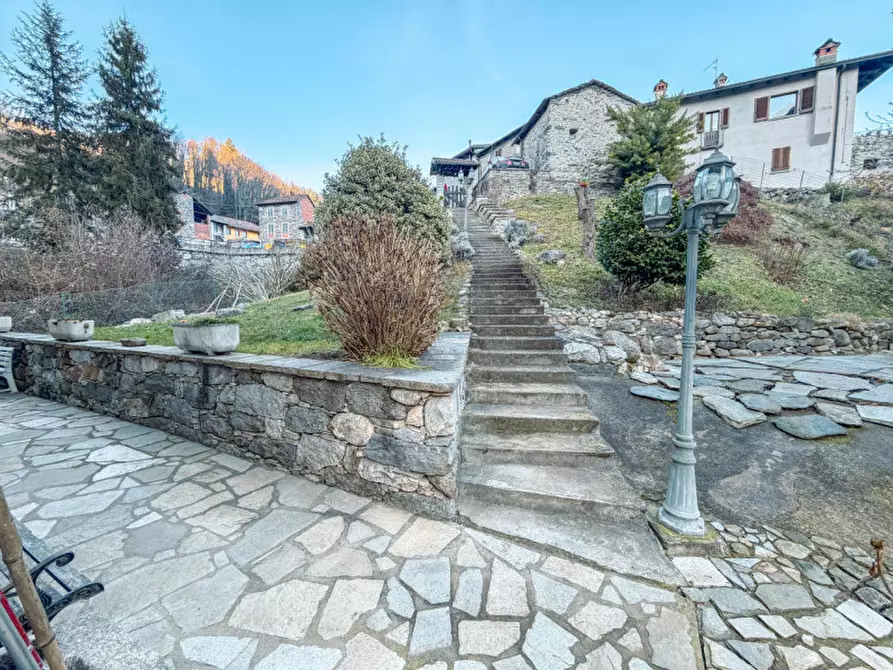 Immagine 37 di Villa in vendita  in Via per Doccio, 10 a Varallo