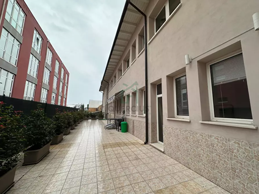 Immagine 1 di Ufficio in vendita  in VIALE DEL LAVORO a Verona
