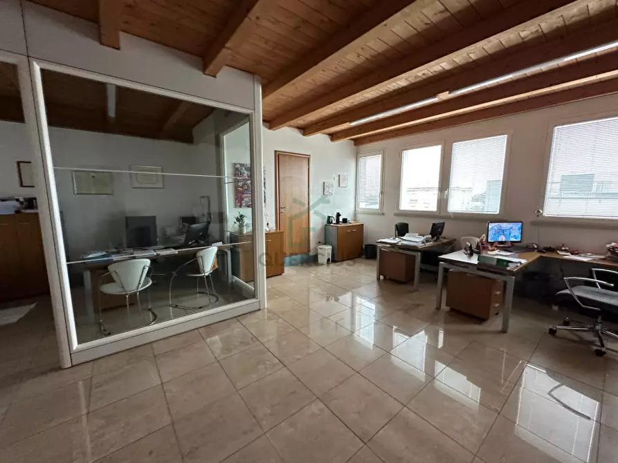 Immagine 4 di Ufficio in vendita  in VIALE DEL LAVORO a Verona