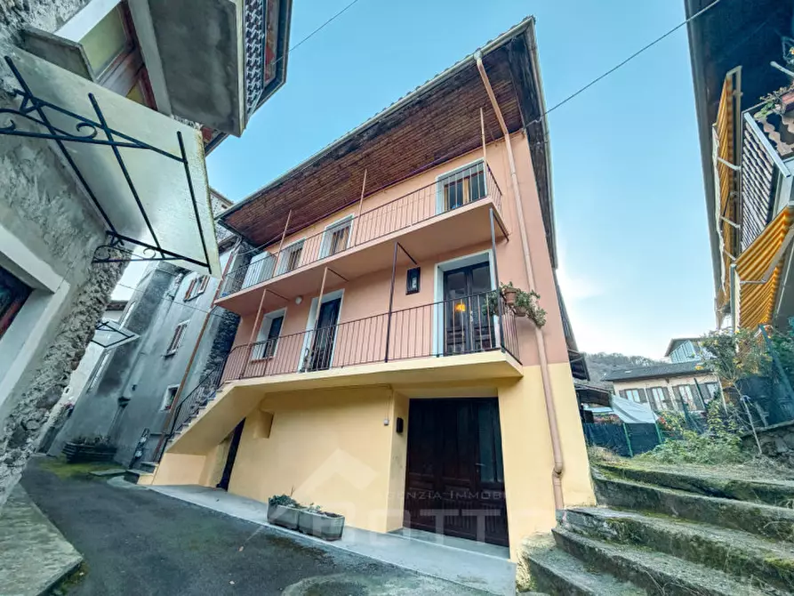 Immagine 1 di Casa indipendente in vendita  in Località Roncaglio, 5 a Varallo