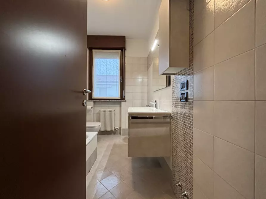 Immagine 14 di Appartamento in vendita  in via lago di bolsena a Altavilla Vicentina