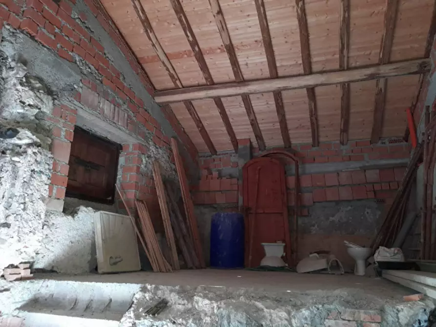 Immagine 6 di Rustico / casale in vendita  a Lavenone