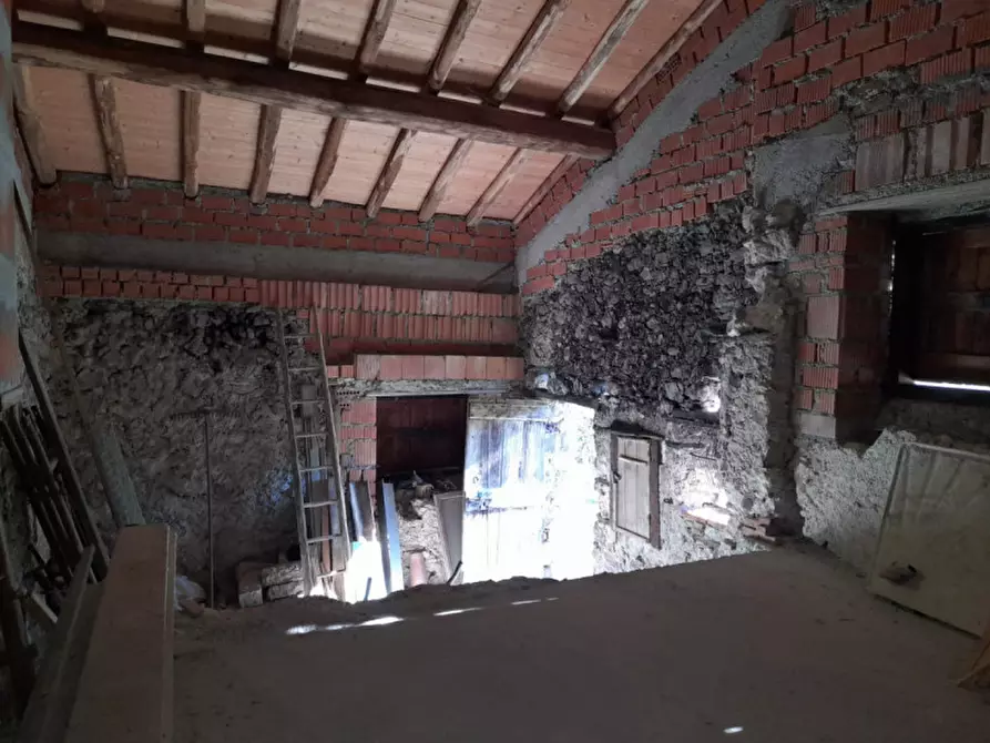 Immagine 7 di Rustico / casale in vendita  a Lavenone