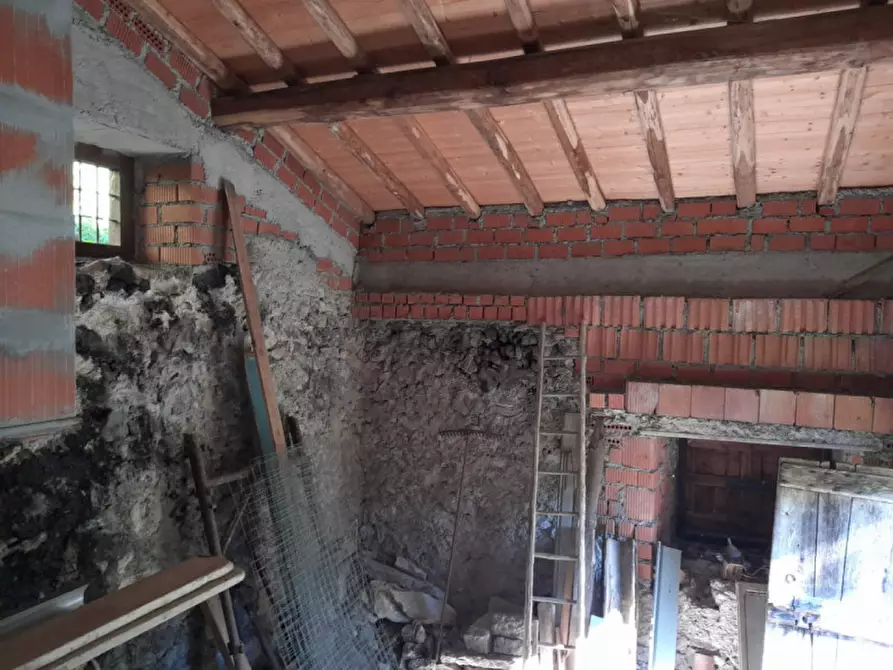 Immagine 8 di Rustico / casale in vendita  a Lavenone