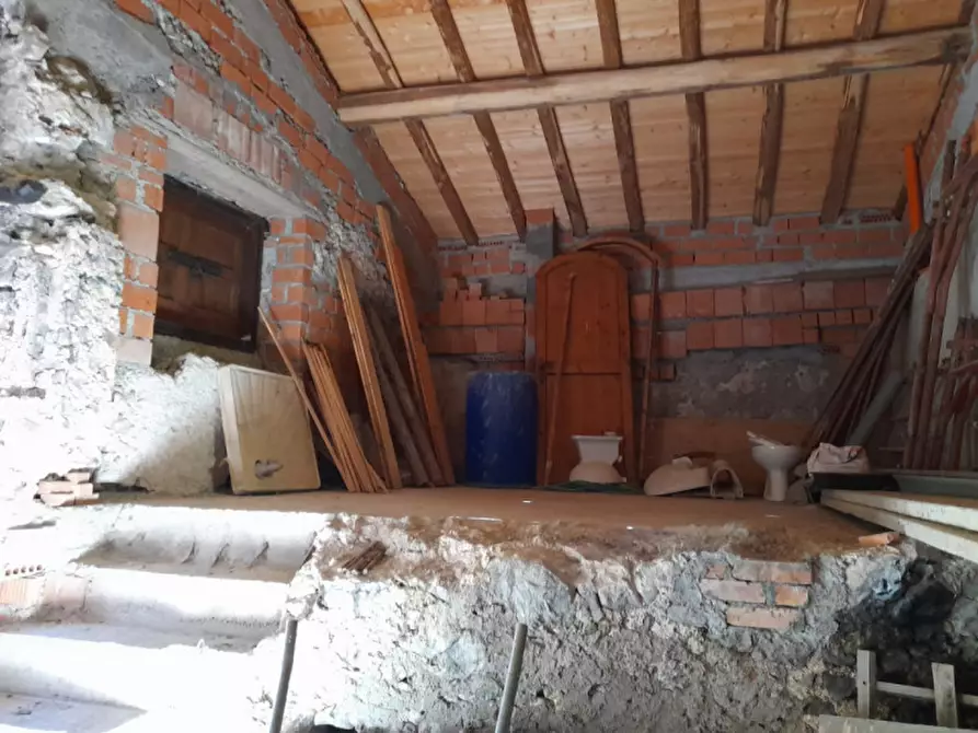 Immagine 9 di Rustico / casale in vendita  a Lavenone