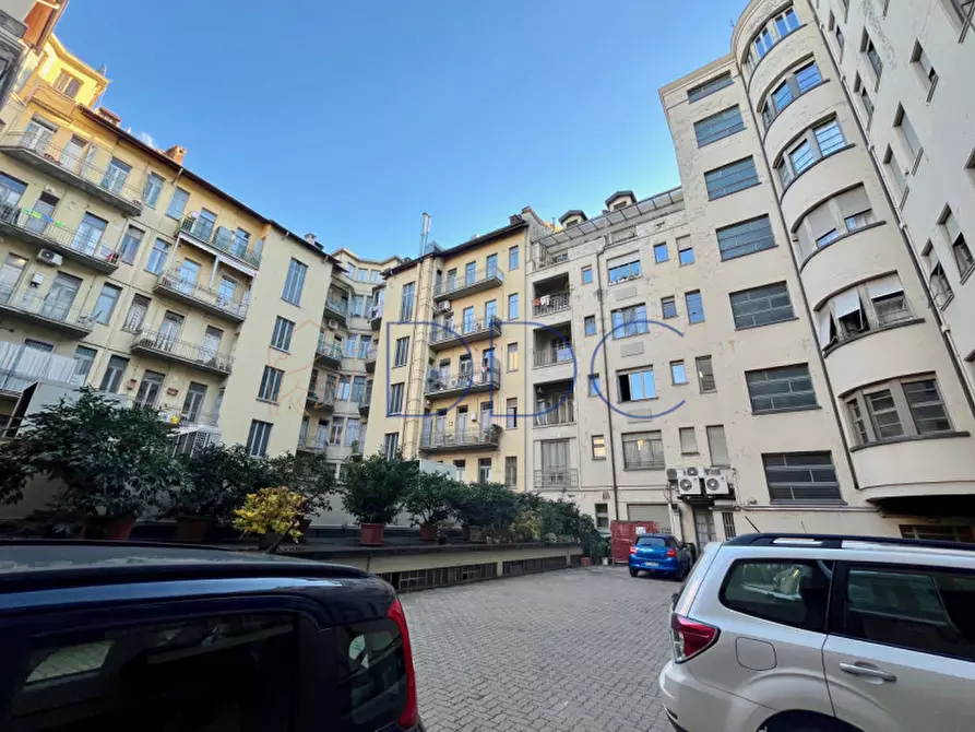 Immagine 10 di Magazzino in vendita  in Corso Re Umberto 5 a Torino