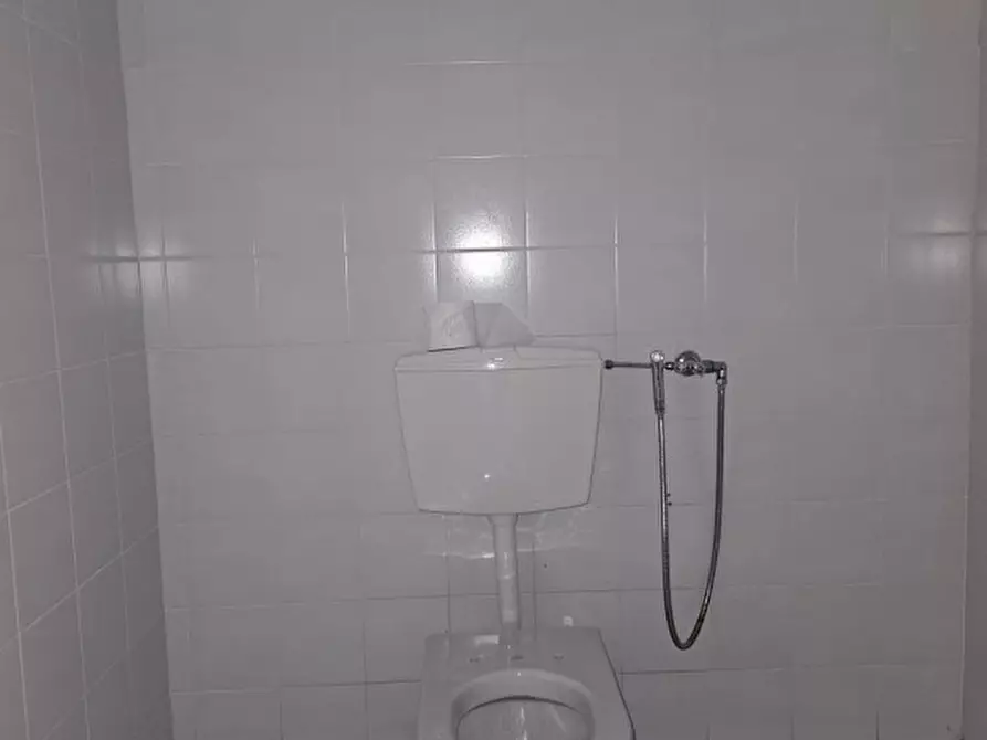 Immagine 7 di Negozio in affitto  in Via Camillo Benso Conte di Cavour a Este