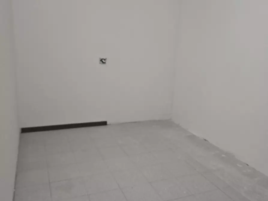 Immagine 8 di Negozio in affitto  in Via Camillo Benso Conte di Cavour a Este