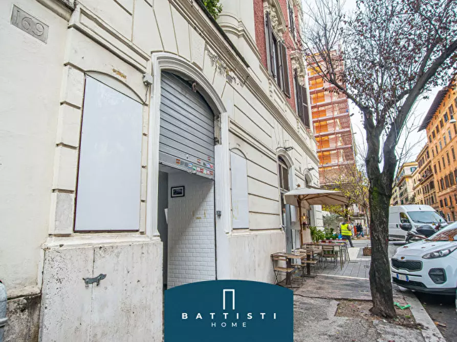 Immagine 1 di Negozio in affitto  in Via degli Scipioni a Roma