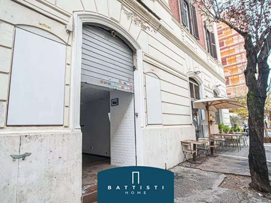 Immagine 4 di Negozio in affitto  in Via degli Scipioni a Roma