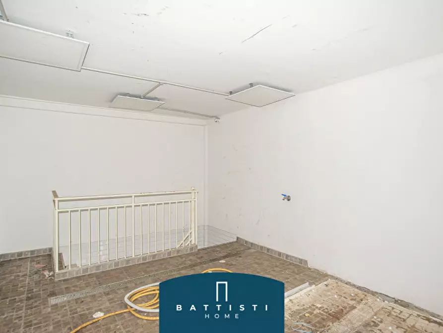 Immagine 11 di Negozio in affitto  in Piazza dei Quiriti a Roma