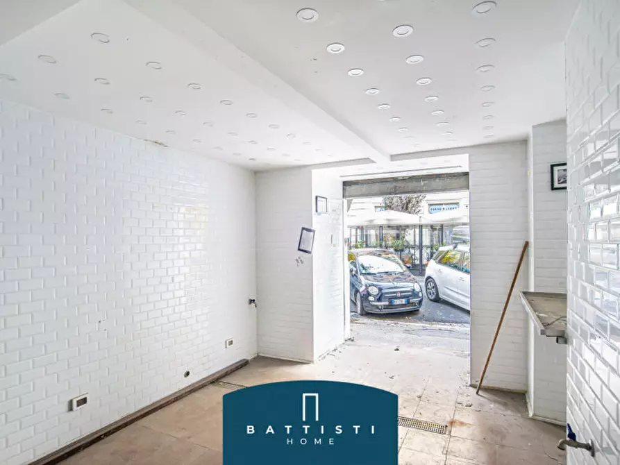 Immagine 10 di Negozio in affitto  in Via degli Scipioni a Roma