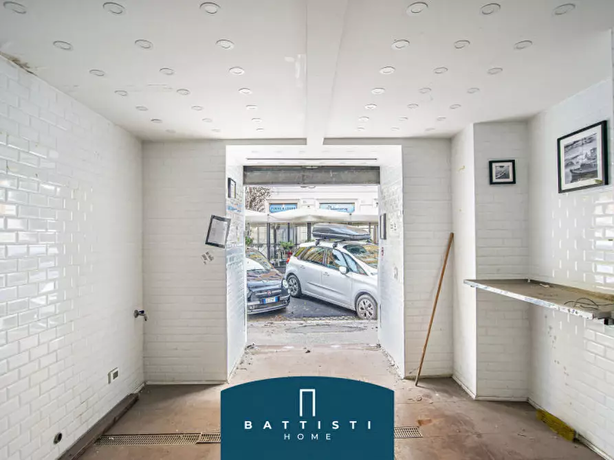 Immagine 11 di Negozio in affitto  in Via degli Scipioni a Roma