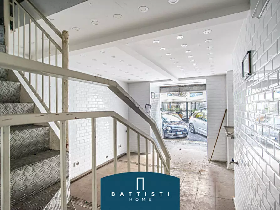 Immagine 12 di Negozio in affitto  in Via degli Scipioni a Roma