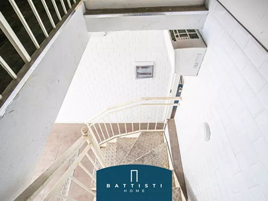 Immagine 13 di Negozio in affitto  in Via degli Scipioni a Roma