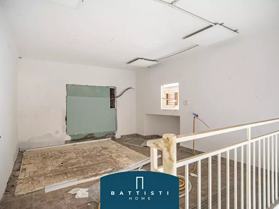 Immagine 14 di Negozio in affitto  in Via degli Scipioni a Roma