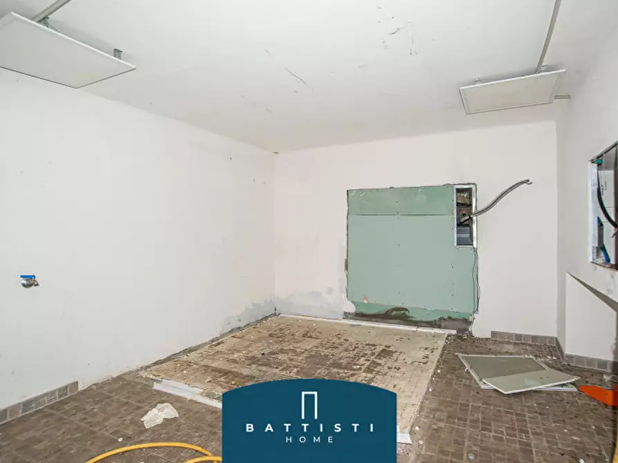 Immagine 16 di Negozio in affitto  in Via degli Scipioni a Roma