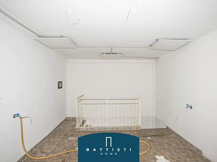 Immagine 19 di Negozio in affitto  in Via degli Scipioni a Roma