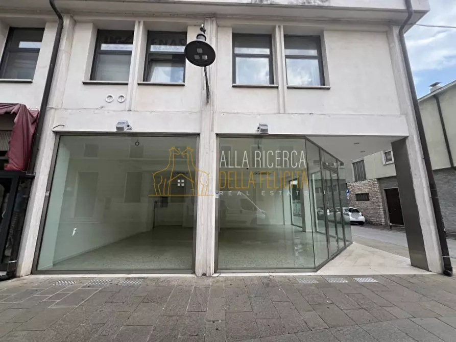 Immagine 6 di Negozio in vendita  in Via Fratelli Pasini a Schio