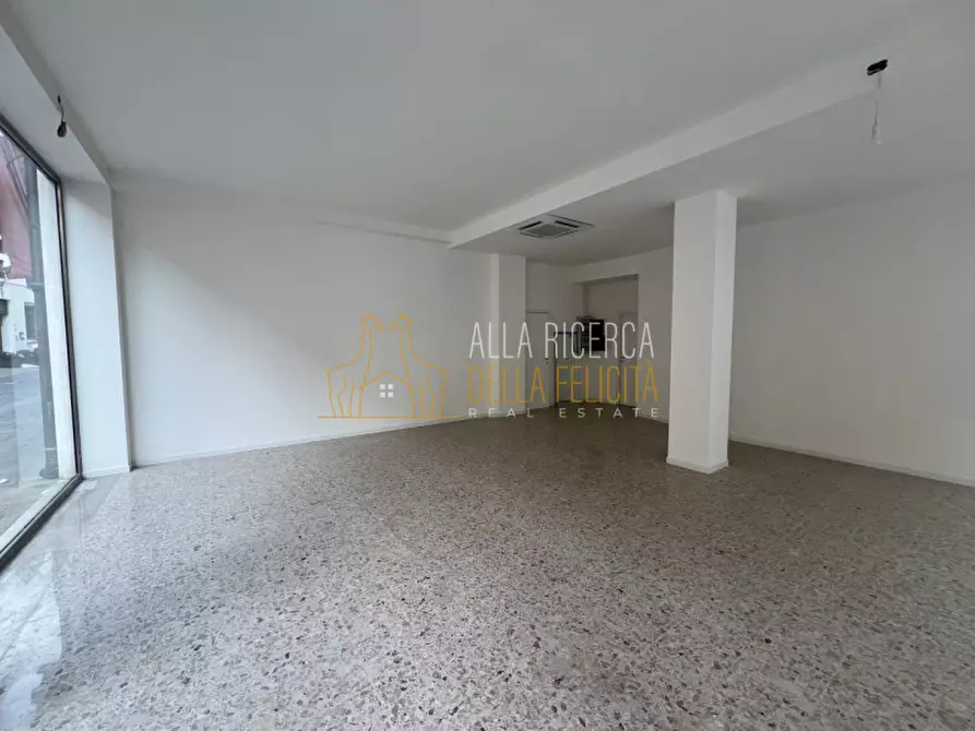 Immagine 8 di Negozio in vendita  in Via Fratelli Pasini a Schio