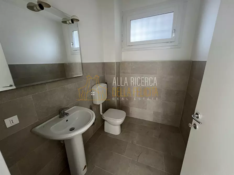 Immagine 9 di Negozio in vendita  in Via Fratelli Pasini a Schio