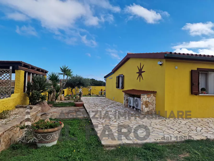 Immagine 2 di Casa indipendente in vendita  a La Maddalena