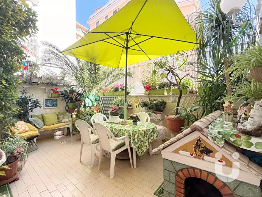 Immagine 1 di Appartamento in vendita  in Via Vetulonia a Roma