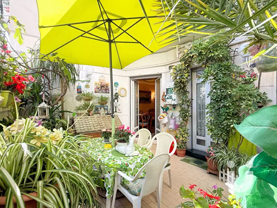 Immagine 3 di Appartamento in vendita  in Via Vetulonia a Roma