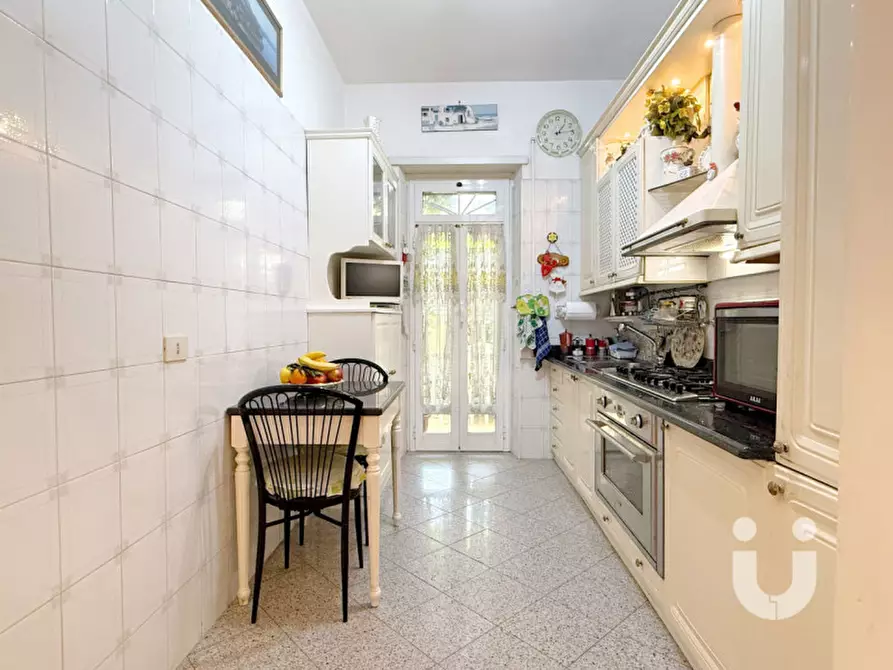 Immagine 8 di Appartamento in vendita  in Via Vetulonia a Roma