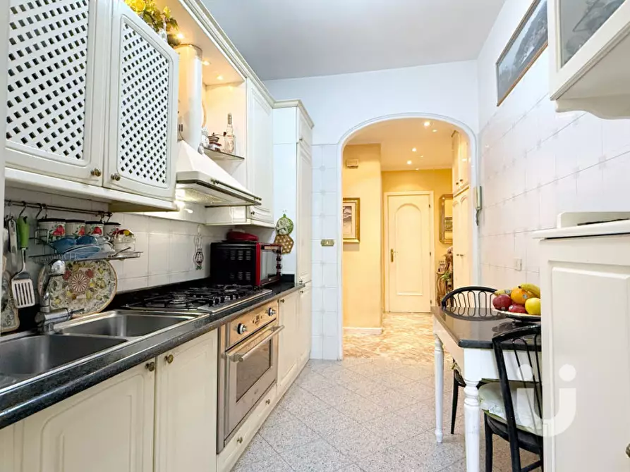 Immagine 10 di Appartamento in vendita  in Via Vetulonia a Roma