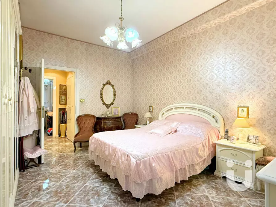 Immagine 12 di Appartamento in vendita  in Via Vetulonia a Roma