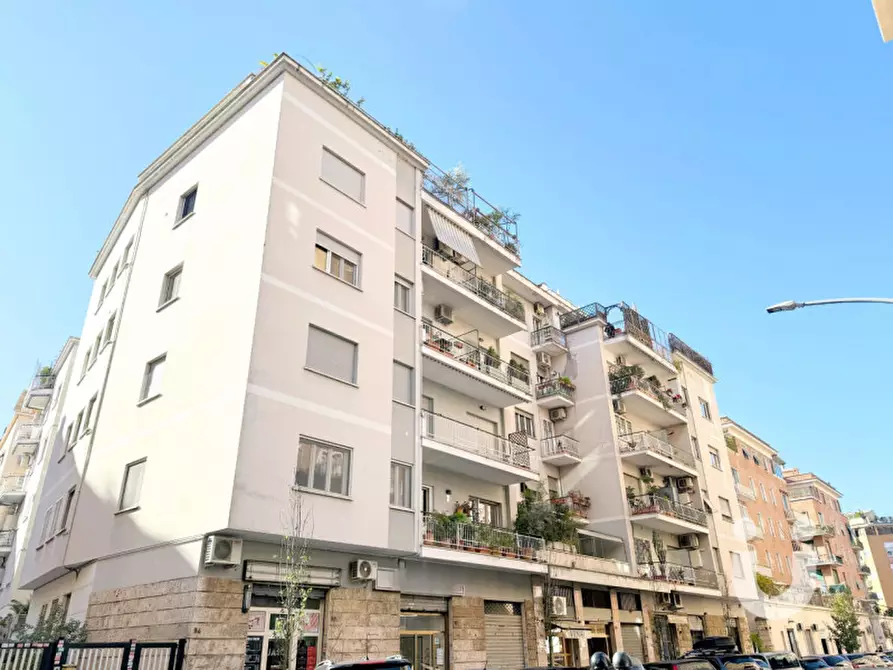 Immagine 18 di Appartamento in vendita  in Via Vetulonia a Roma