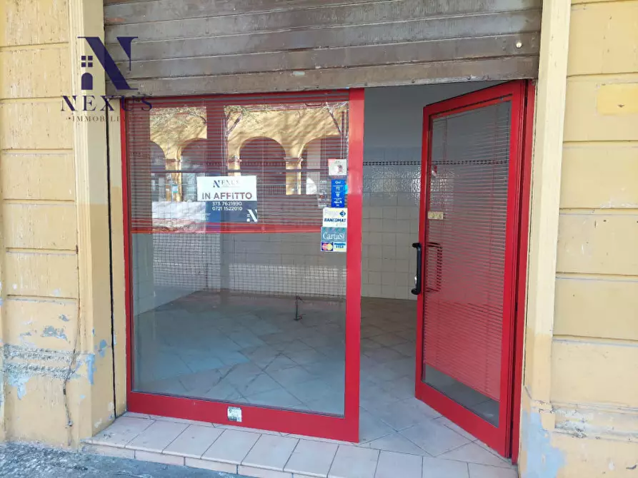 Immagine 1 di Negozio in affitto  in Piazza Andrea Costa a Fano