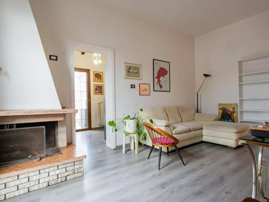 Immagine 2 di Appartamento in vendita  a Prato