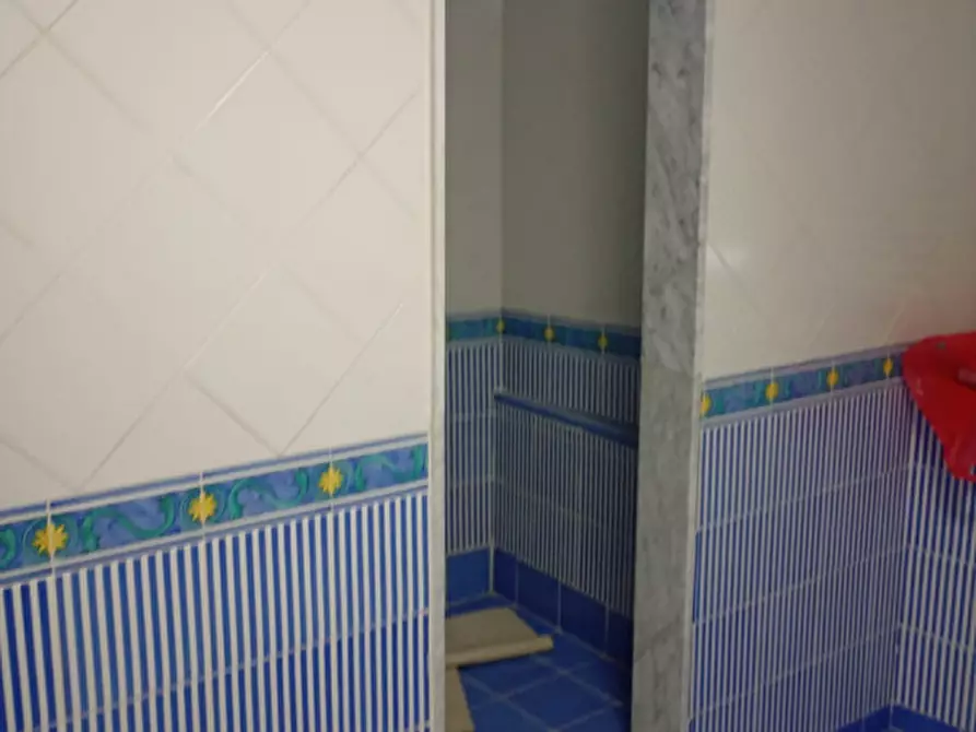 Immagine 46 di Appartamento in affitto  in via Santa Chiara 24 a Napoli